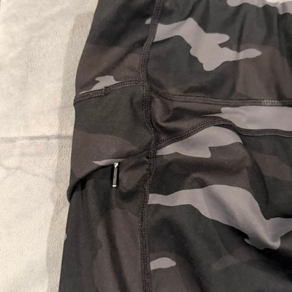 Athleta Camo Leggings Womens Small Black Gray‎ High Rise Side Pocket Activewear - Picture 3 of 8